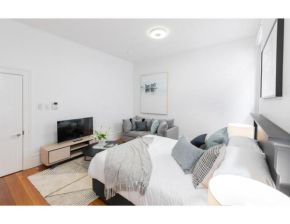 Renovated studio in bohemian area close to city, Sydney
